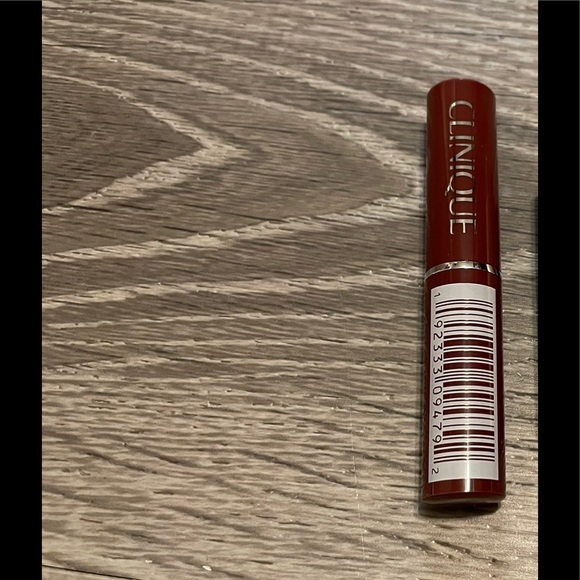 Clinique Almost lipstick in black honey. - Picture 4 of 4